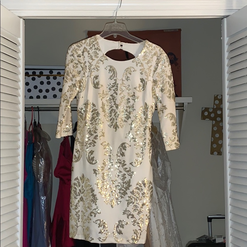 Short dress with gold sequence design - Picture 1 of 2
